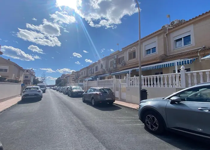 Apartment-house La Mata بيت للعطل